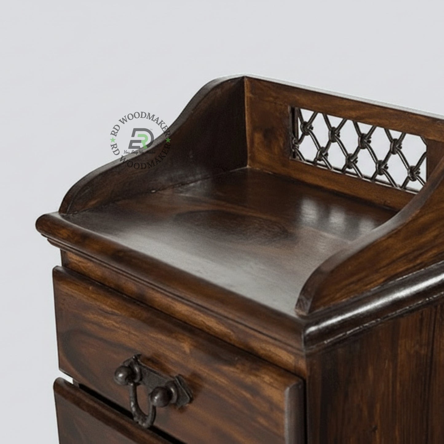 CLASSIC SOLID WOOD BEDSIDE TABLE WITH 3 DRAWERS